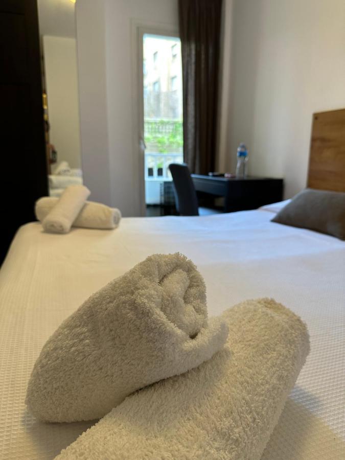 Hostal Alogar Барселона Экстерьер фото