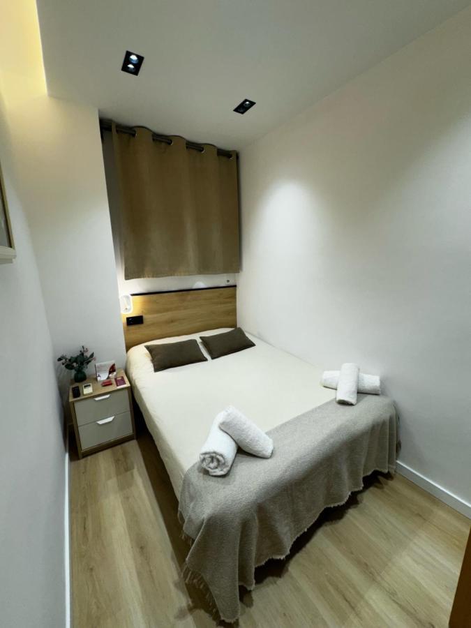 Hostal Alogar Барселона Экстерьер фото