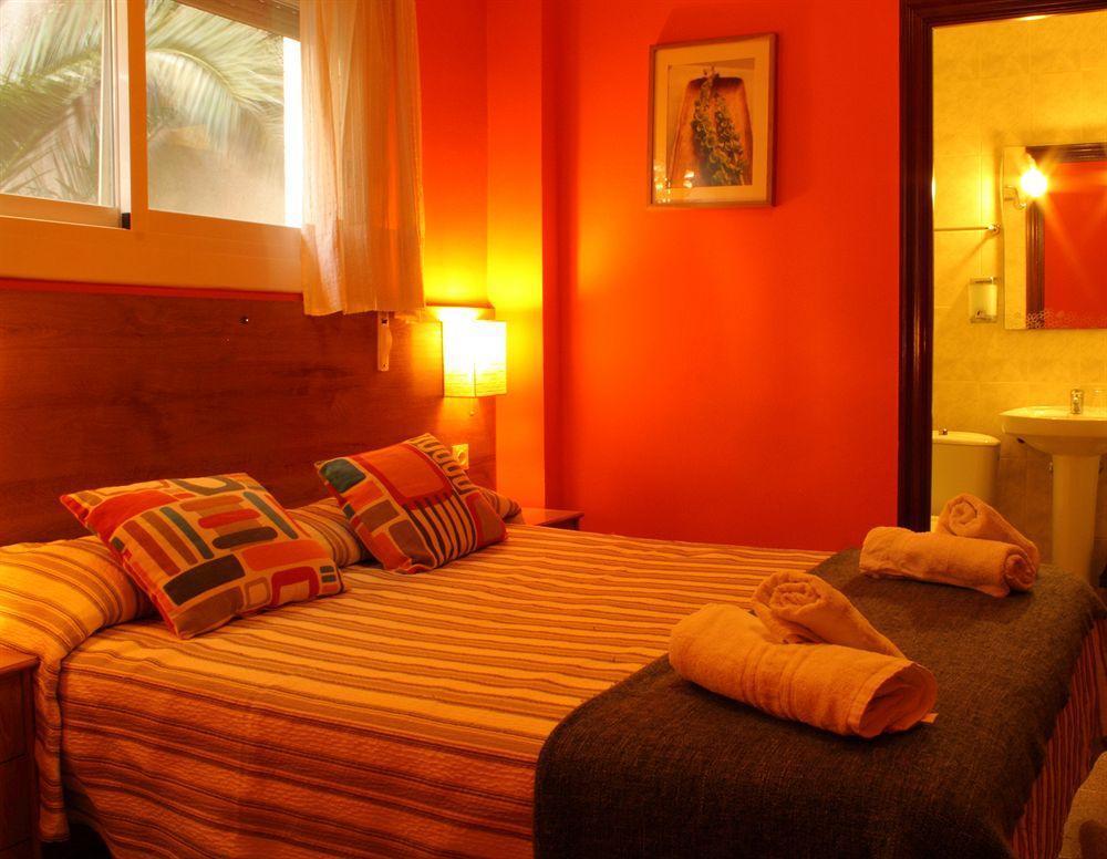 Hostal Alogar Барселона Экстерьер фото