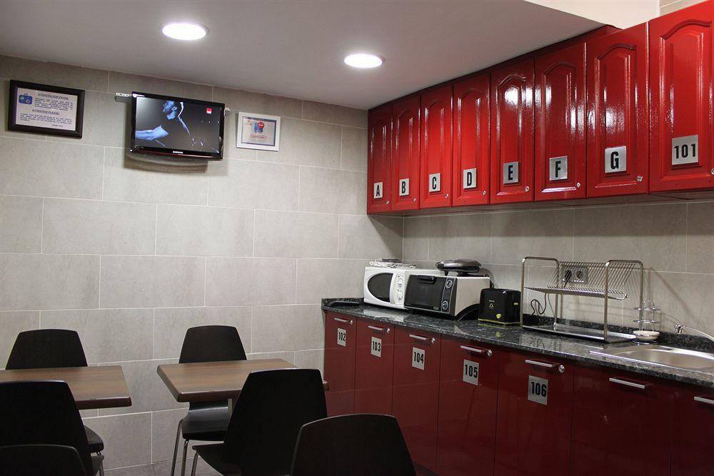 Hostal Alogar Барселона Экстерьер фото