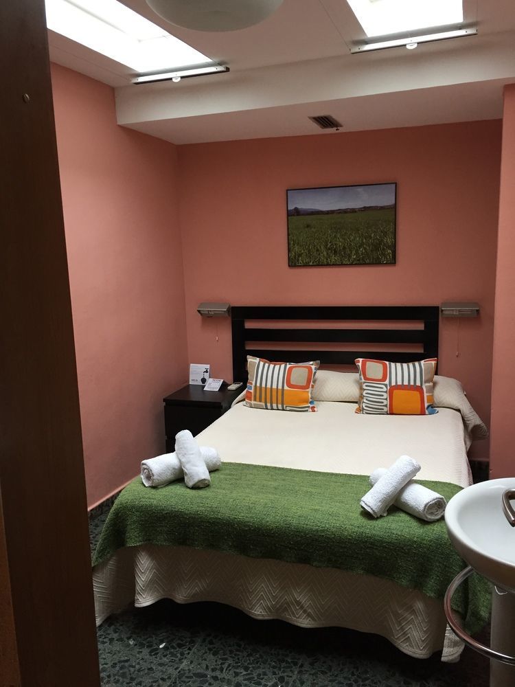 Hostal Alogar Барселона Экстерьер фото